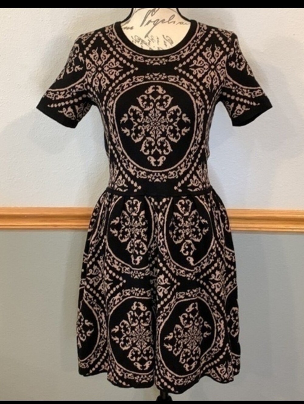 Romeo & Juliet Couture Black and Beige Jacquard Fit-and-Flare Knit Mini Dress L